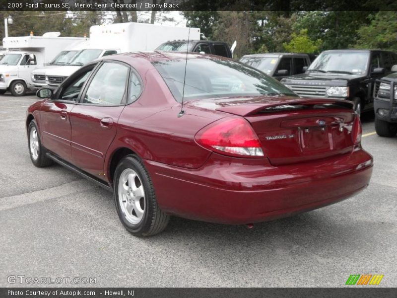 Merlot Pearl Clearcoat / Ebony Black 2005 Ford Taurus SE