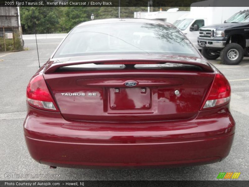 Merlot Pearl Clearcoat / Ebony Black 2005 Ford Taurus SE