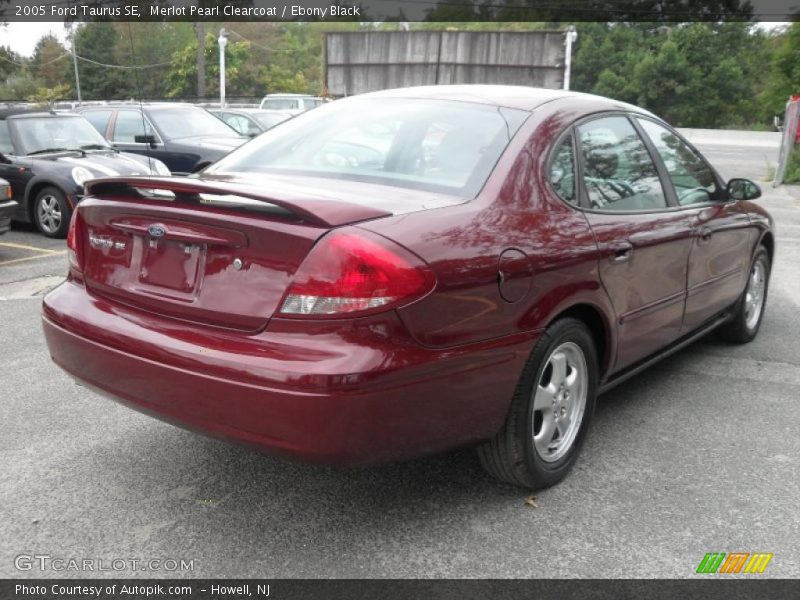 Merlot Pearl Clearcoat / Ebony Black 2005 Ford Taurus SE