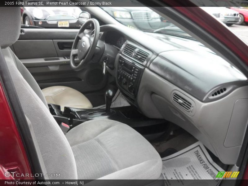 Merlot Pearl Clearcoat / Ebony Black 2005 Ford Taurus SE