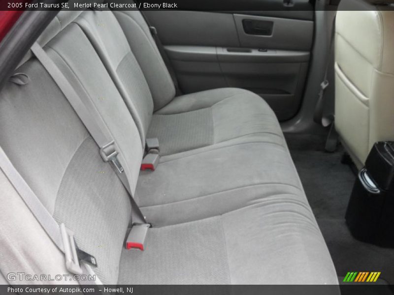 Merlot Pearl Clearcoat / Ebony Black 2005 Ford Taurus SE