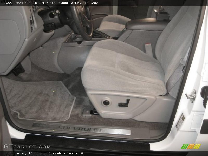 Summit White / Light Gray 2005 Chevrolet TrailBlazer LS 4x4