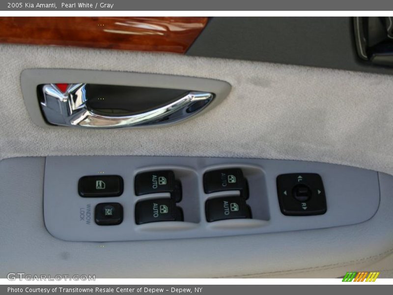 Pearl White / Gray 2005 Kia Amanti