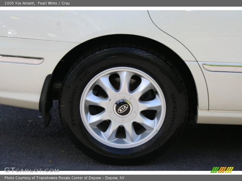 Pearl White / Gray 2005 Kia Amanti