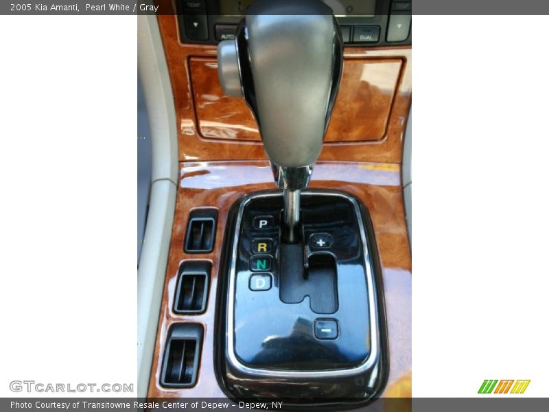 Pearl White / Gray 2005 Kia Amanti