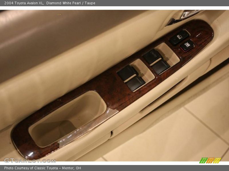 Diamond White Pearl / Taupe 2004 Toyota Avalon XL