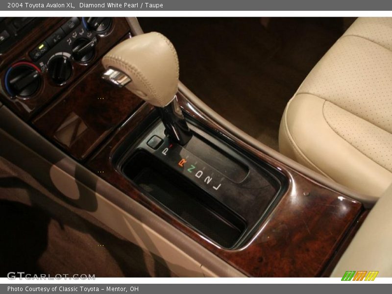 Diamond White Pearl / Taupe 2004 Toyota Avalon XL