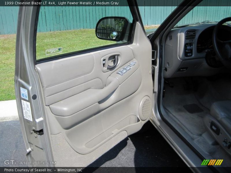 Light Pewter Metallic / Medium Gray 1999 Chevrolet Blazer LT 4x4