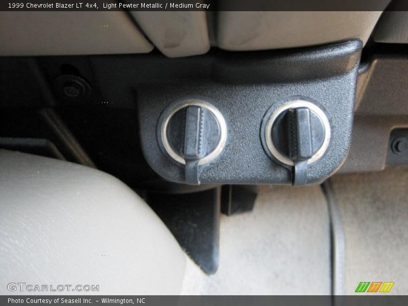 Light Pewter Metallic / Medium Gray 1999 Chevrolet Blazer LT 4x4