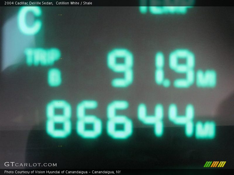 Cotillion White / Shale 2004 Cadillac DeVille Sedan