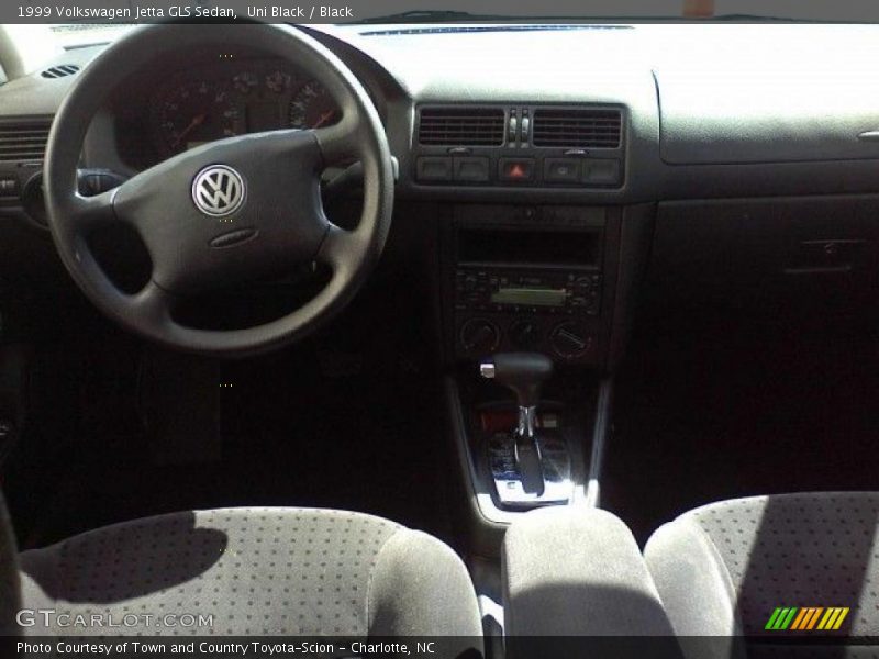 Uni Black / Black 1999 Volkswagen Jetta GLS Sedan