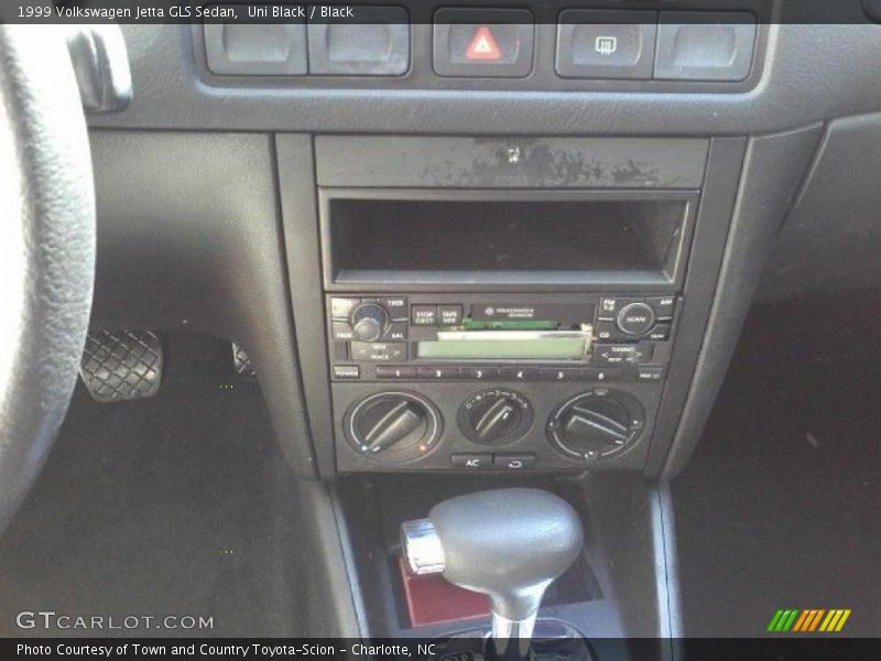 Uni Black / Black 1999 Volkswagen Jetta GLS Sedan