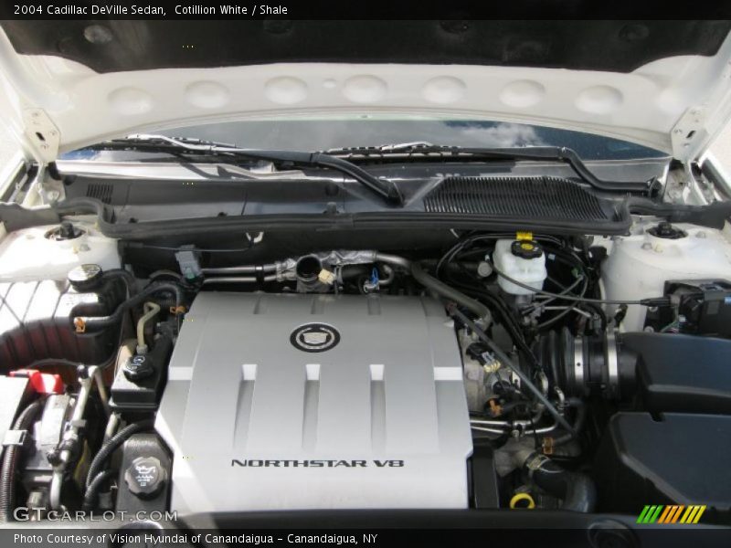 Cotillion White / Shale 2004 Cadillac DeVille Sedan