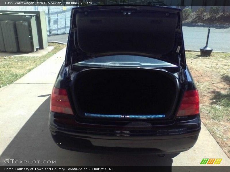 Uni Black / Black 1999 Volkswagen Jetta GLS Sedan