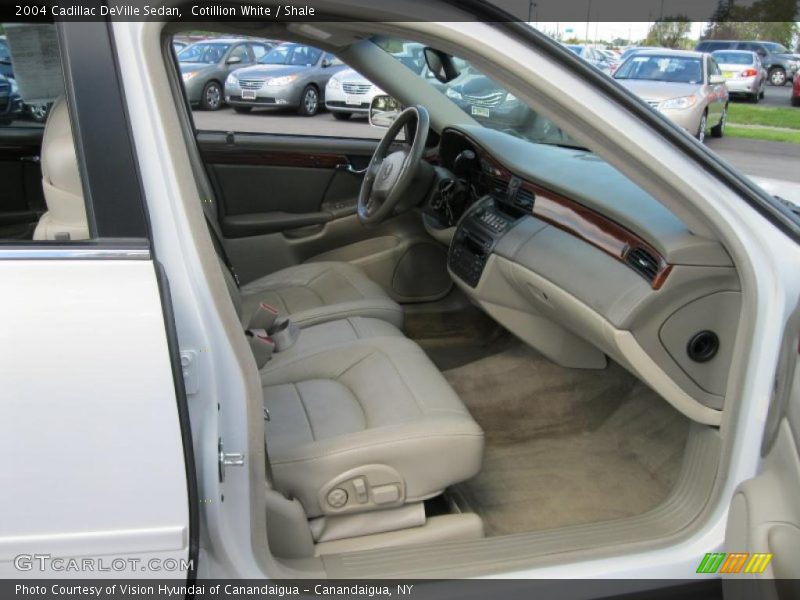 Cotillion White / Shale 2004 Cadillac DeVille Sedan