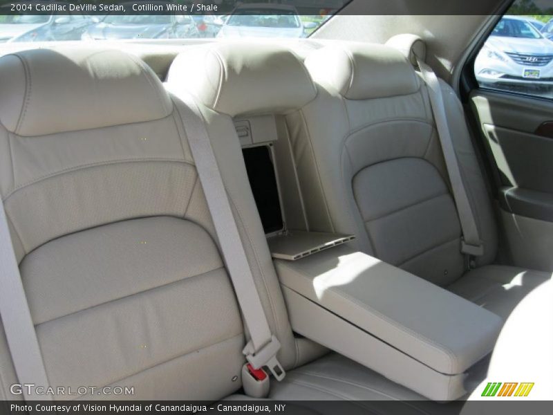 Cotillion White / Shale 2004 Cadillac DeVille Sedan
