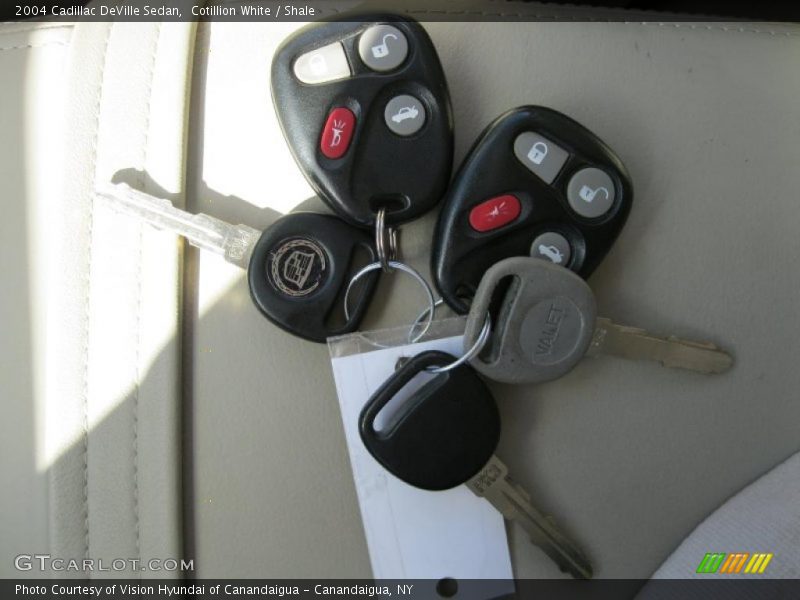 Cotillion White / Shale 2004 Cadillac DeVille Sedan