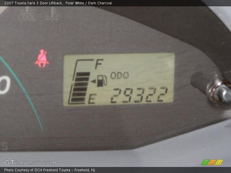 Polar White / Dark Charcoal 2007 Toyota Yaris 3 Door Liftback