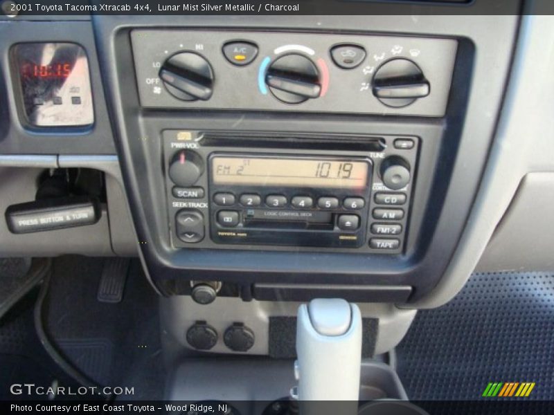 Lunar Mist Silver Metallic / Charcoal 2001 Toyota Tacoma Xtracab 4x4