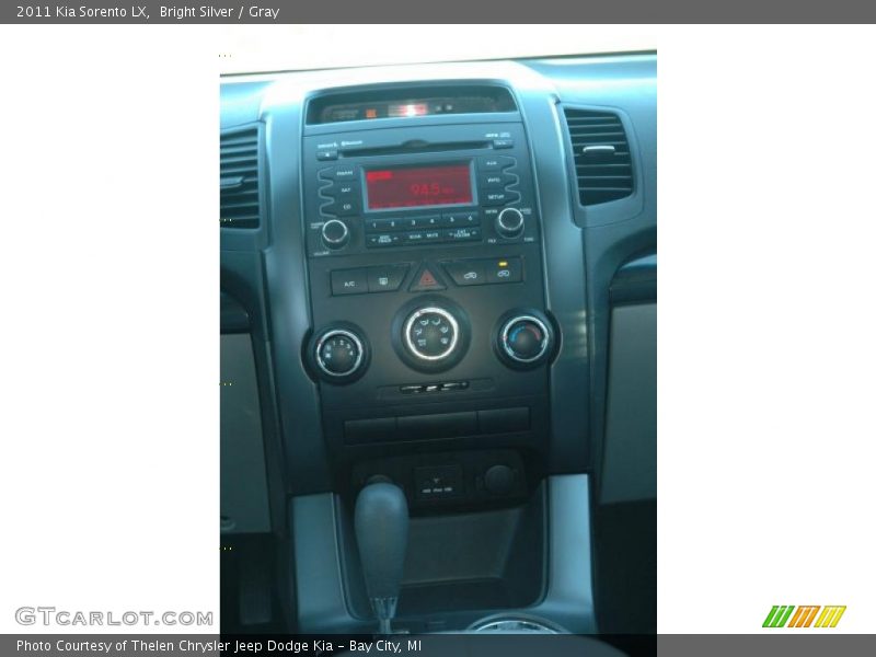 Bright Silver / Gray 2011 Kia Sorento LX