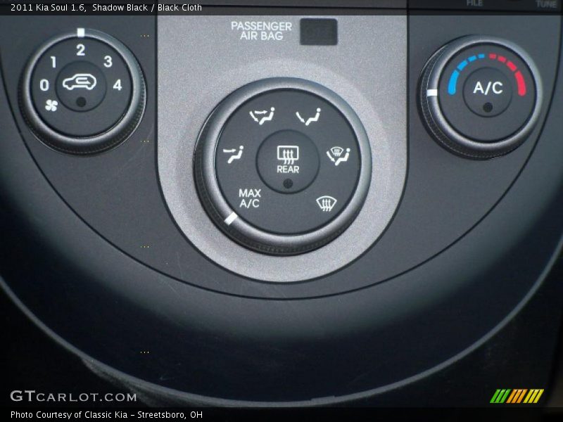 Shadow Black / Black Cloth 2011 Kia Soul 1.6