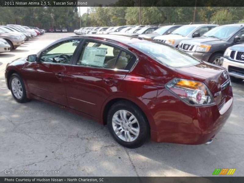 Tuscan Sun / Blond 2011 Nissan Altima 2.5 S