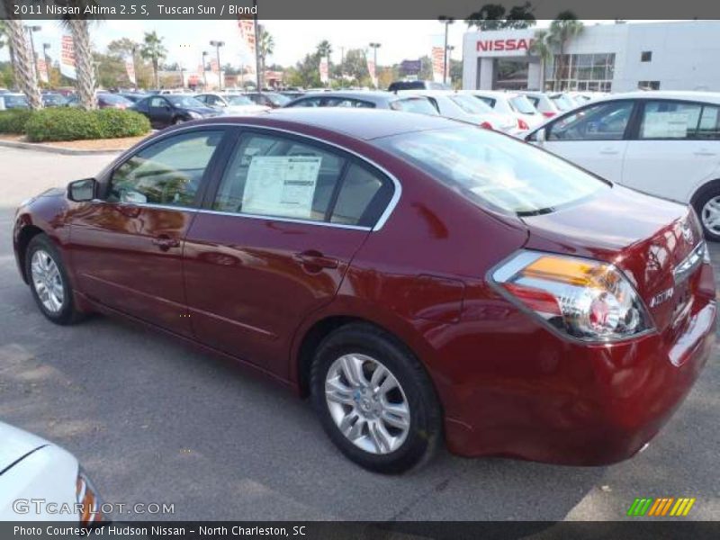 Tuscan Sun / Blond 2011 Nissan Altima 2.5 S