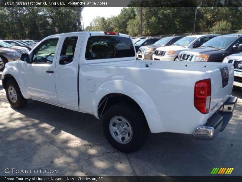 Avalanche White / Steel 2010 Nissan Frontier XE King Cab