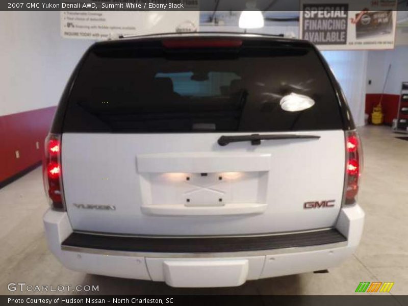 Summit White / Ebony Black 2007 GMC Yukon Denali AWD