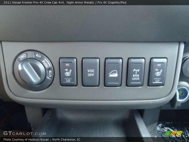 Night Armor Metallic / Pro 4X Graphite/Red 2011 Nissan Frontier Pro-4X Crew Cab 4x4