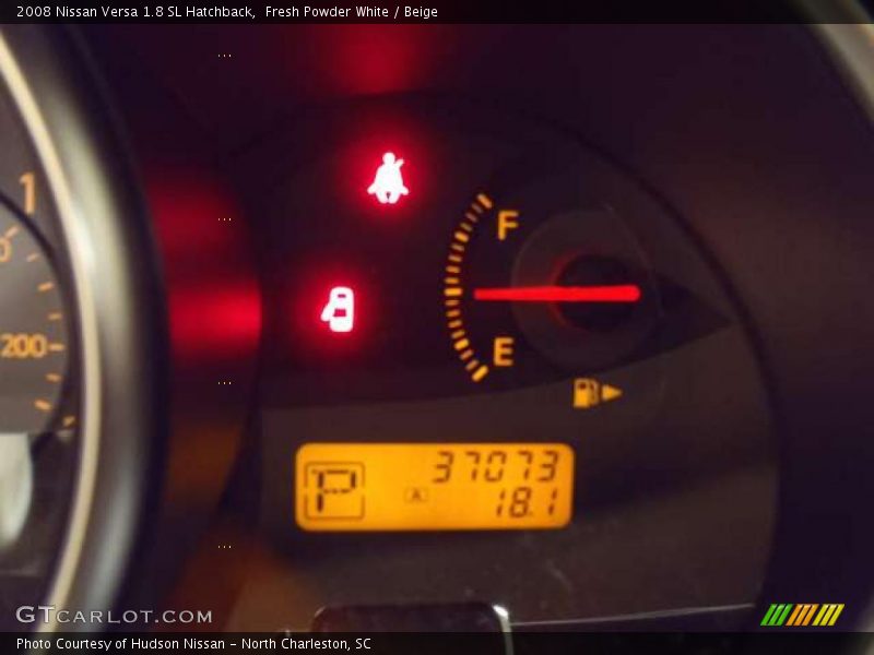 Fresh Powder White / Beige 2008 Nissan Versa 1.8 SL Hatchback