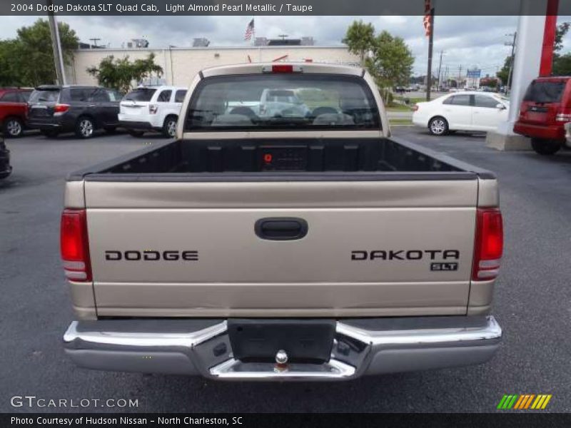 Light Almond Pearl Metallic / Taupe 2004 Dodge Dakota SLT Quad Cab