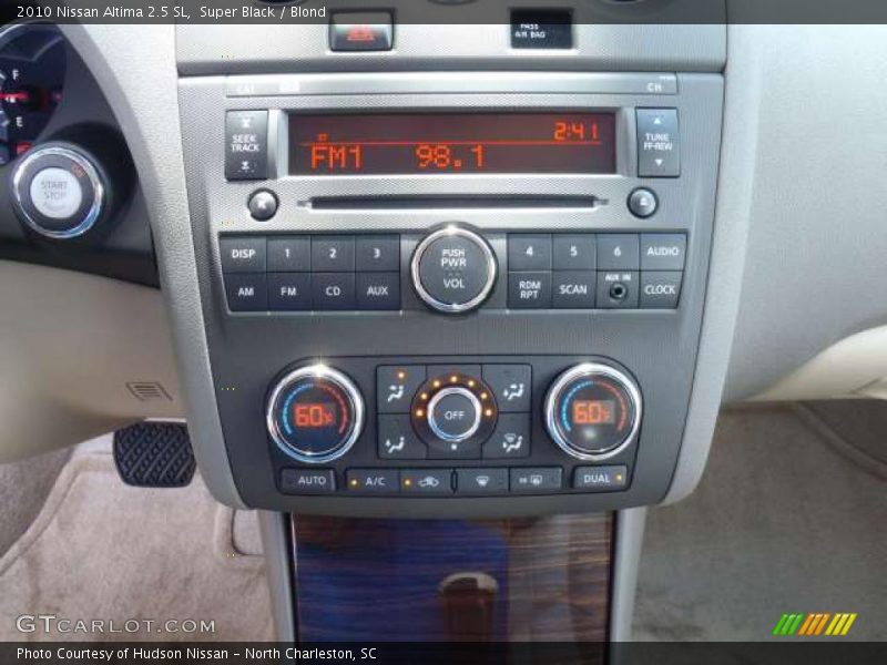 Super Black / Blond 2010 Nissan Altima 2.5 SL