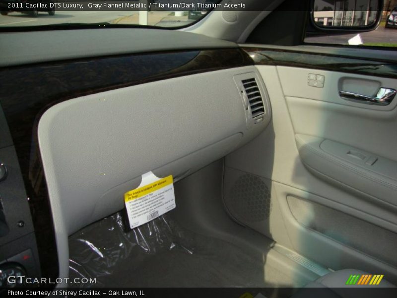 Gray Flannel Metallic / Titanium/Dark Titanium Accents 2011 Cadillac DTS Luxury