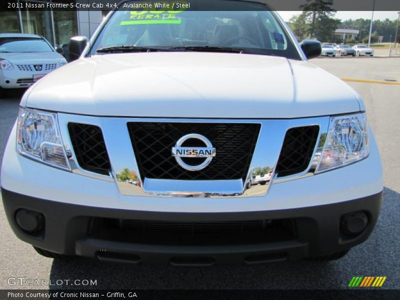 Avalanche White / Steel 2011 Nissan Frontier S Crew Cab 4x4