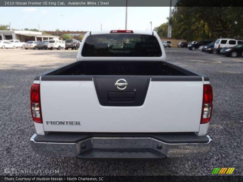 Avalanche White / Steel 2010 Nissan Frontier XE King Cab
