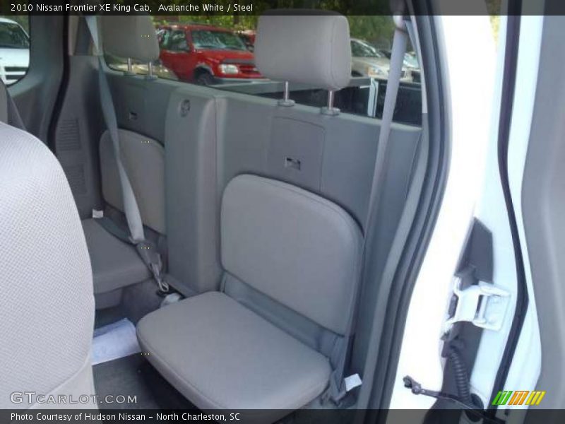 Avalanche White / Steel 2010 Nissan Frontier XE King Cab