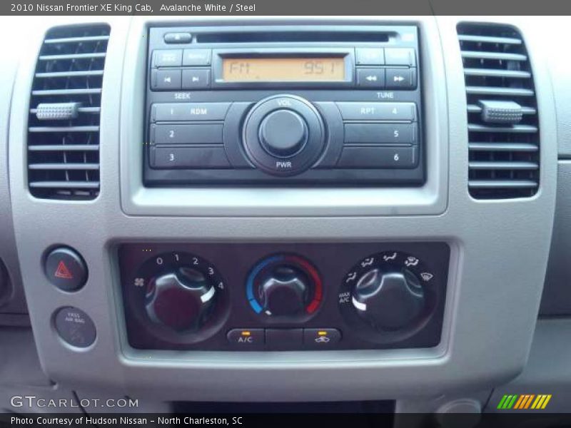 Avalanche White / Steel 2010 Nissan Frontier XE King Cab