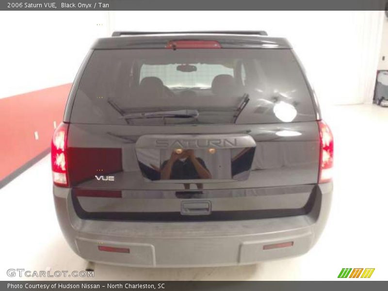 Black Onyx / Tan 2006 Saturn VUE