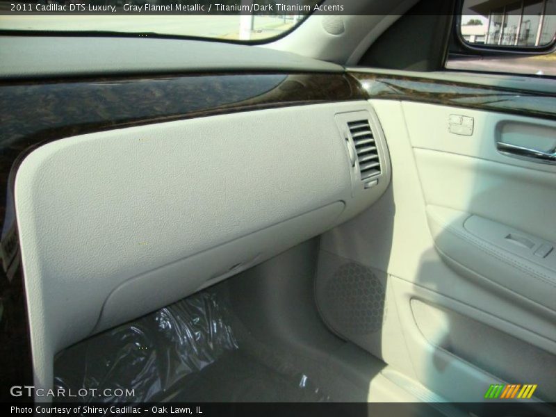 Gray Flannel Metallic / Titanium/Dark Titanium Accents 2011 Cadillac DTS Luxury