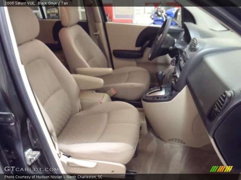 Black Onyx / Tan 2006 Saturn VUE