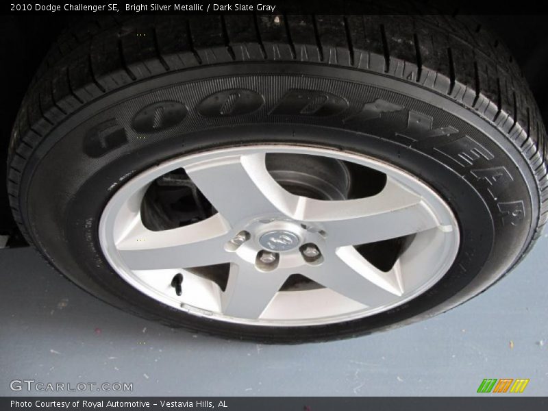 Bright Silver Metallic / Dark Slate Gray 2010 Dodge Challenger SE