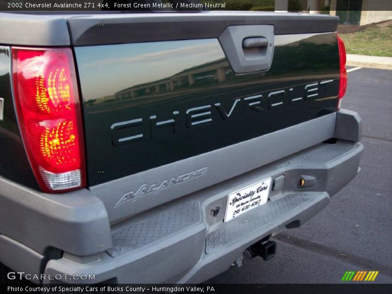 Forest Green Metallic / Medium Neutral 2002 Chevrolet Avalanche Z71 4x4