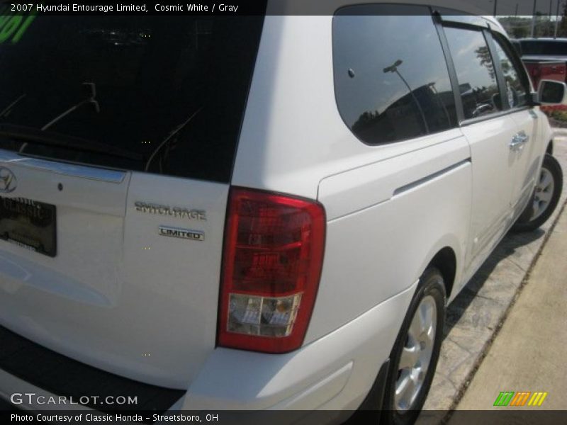 Cosmic White / Gray 2007 Hyundai Entourage Limited