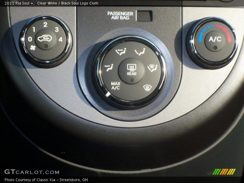 Clear White / Black Soul Logo Cloth 2011 Kia Soul +