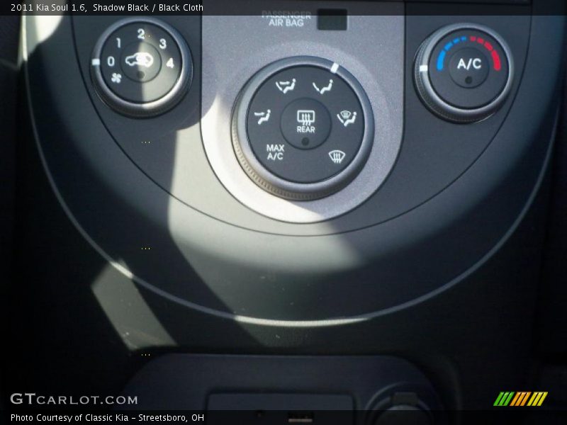 Shadow Black / Black Cloth 2011 Kia Soul 1.6