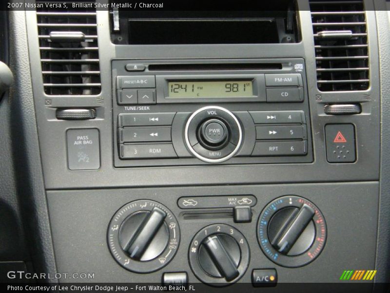 Brilliant Silver Metallic / Charcoal 2007 Nissan Versa S
