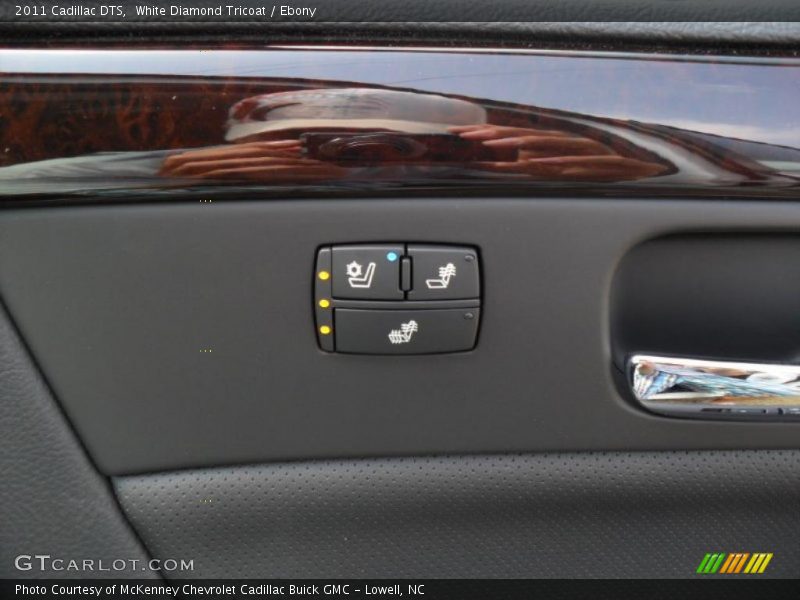 White Diamond Tricoat / Ebony 2011 Cadillac DTS