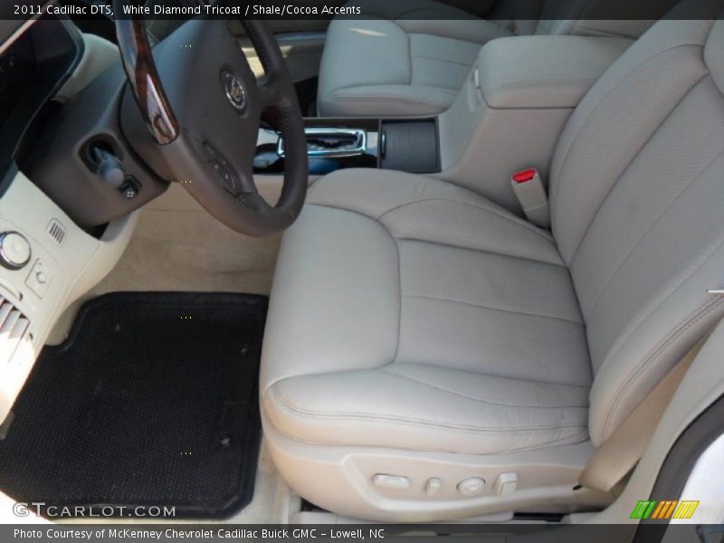 White Diamond Tricoat / Shale/Cocoa Accents 2011 Cadillac DTS