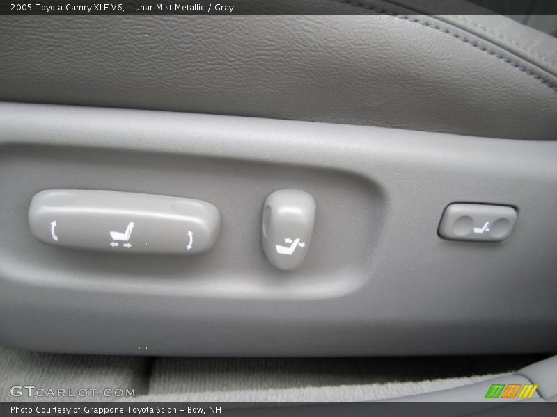 Lunar Mist Metallic / Gray 2005 Toyota Camry XLE V6